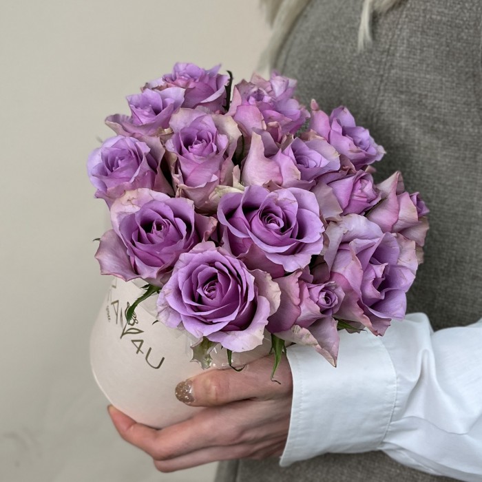 15 сиреневых роз Найтингейл в коробке